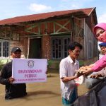 Bhayangkari Peduli, Ketua Bhayangkari Cabang Sergai Berikan Sembako Korban Banjiir