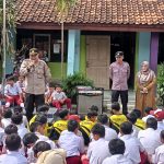 Panit 1 Binmas Polsek Arjawinangun Polresta Cirebon Memberikan Himbauan Kamtibmas kepada siswa SDN 3 Arjawinangun