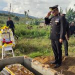 Polres Simalungun Gelar Upacara Pemakaman Briptu Purn Sarde Krisman Purba Secara Dinas Kepolisian