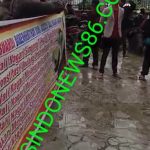 Puluhan Warga masyarakat geruduk Kantor Wali Nagari/Kades Simpang Tanjungman Ampek. 